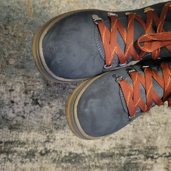 Everly Cream and Blue Lined Boots Size 9 Worn Once - Picture 5 of 7